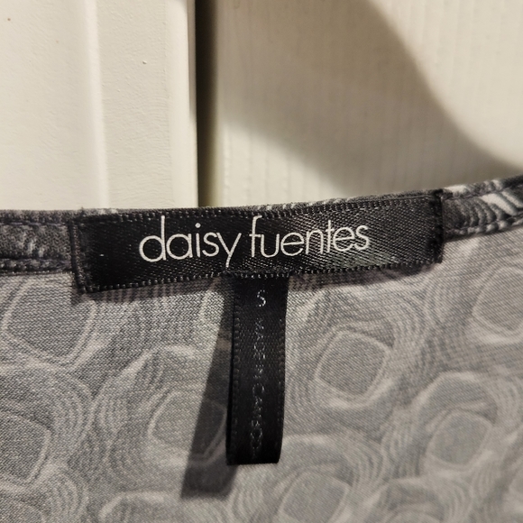 Daisy Fuentes V neck - Picture 3 of 6